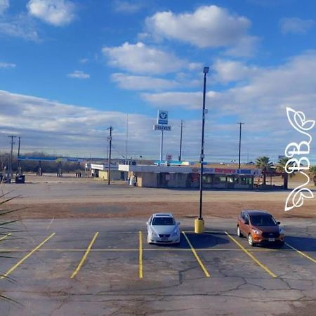 Days Inn & Suites By Wyndham Braunig Lake Elmendorf Exterior foto