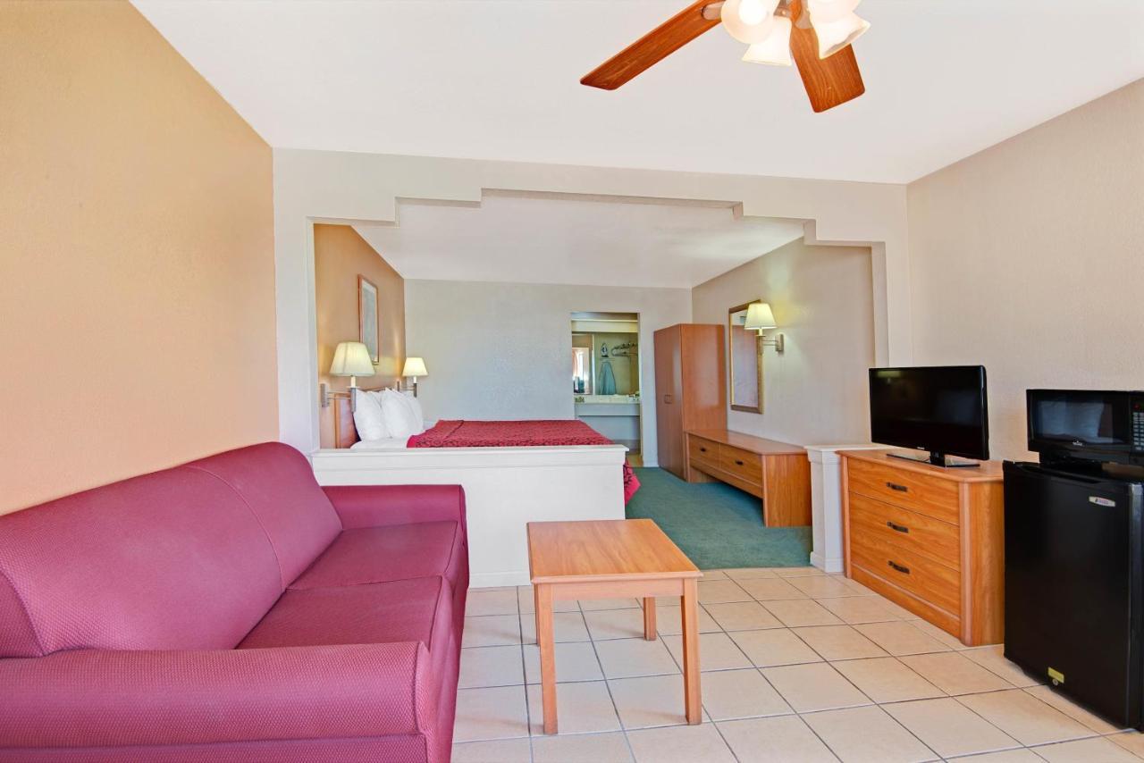 Days Inn & Suites By Wyndham Braunig Lake Elmendorf Quarto foto